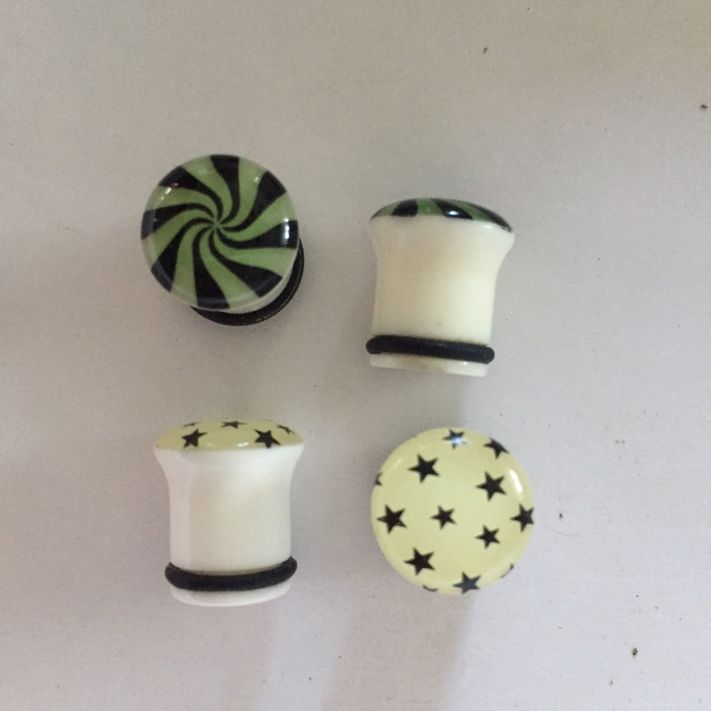 Glow in the dark size 0 plugs